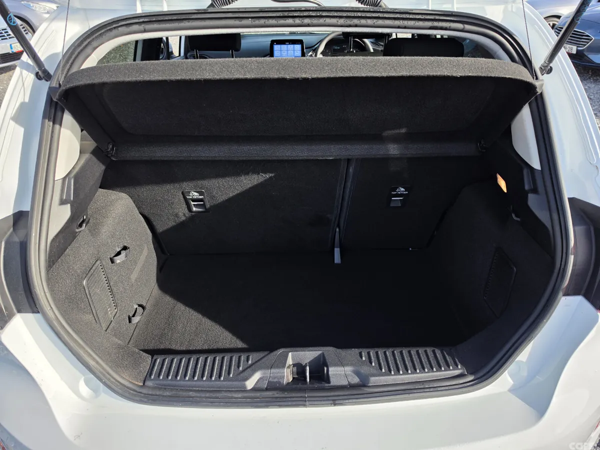 Ford Fiesta Hatchback, Petrol, 2020, White