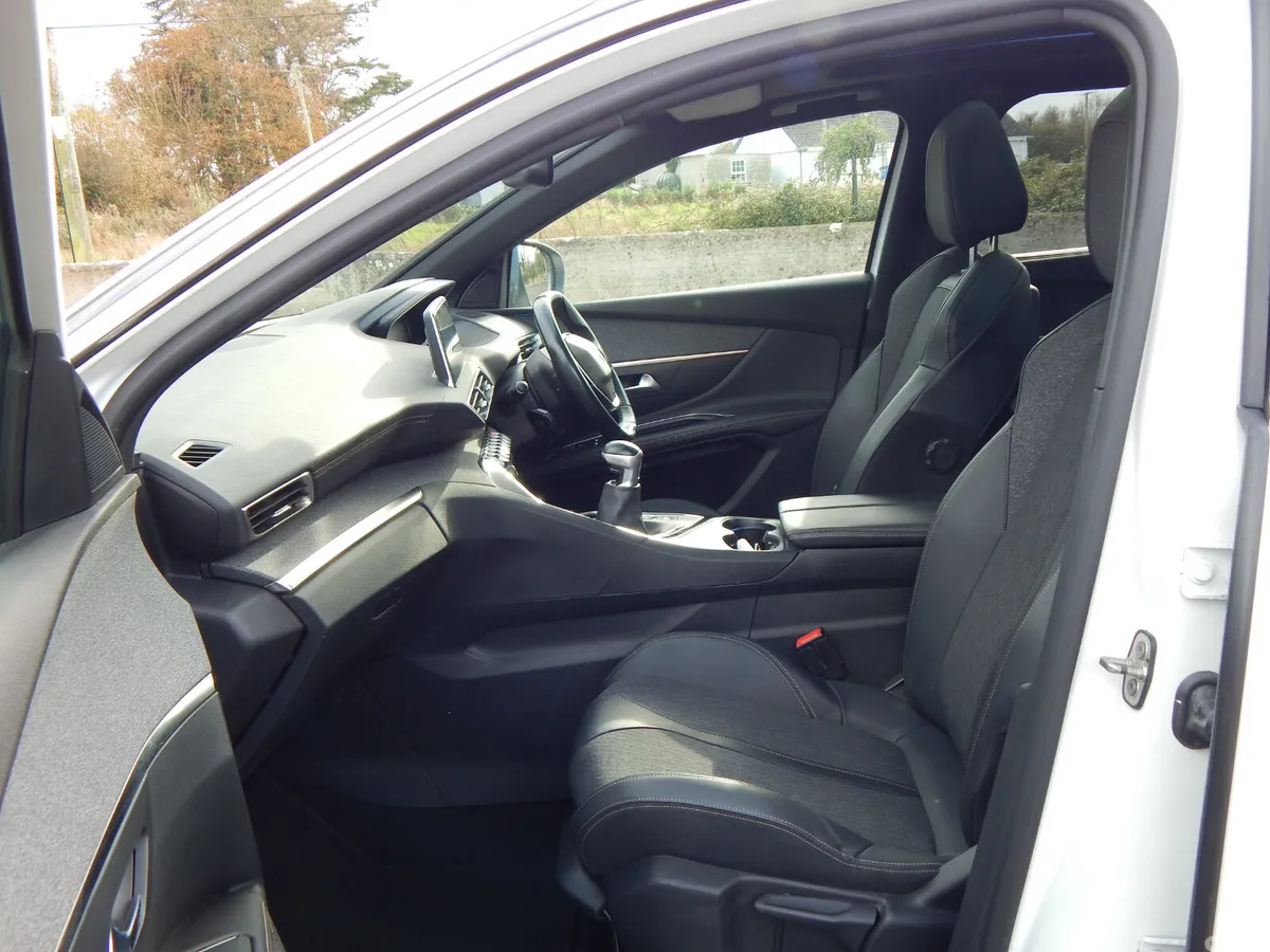 Peugeot 5008 MPV, Diesel, 2019, White