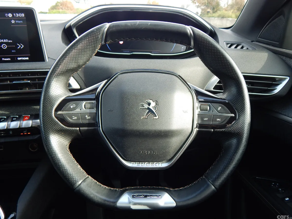 Peugeot 5008 MPV, Diesel, 2019, White