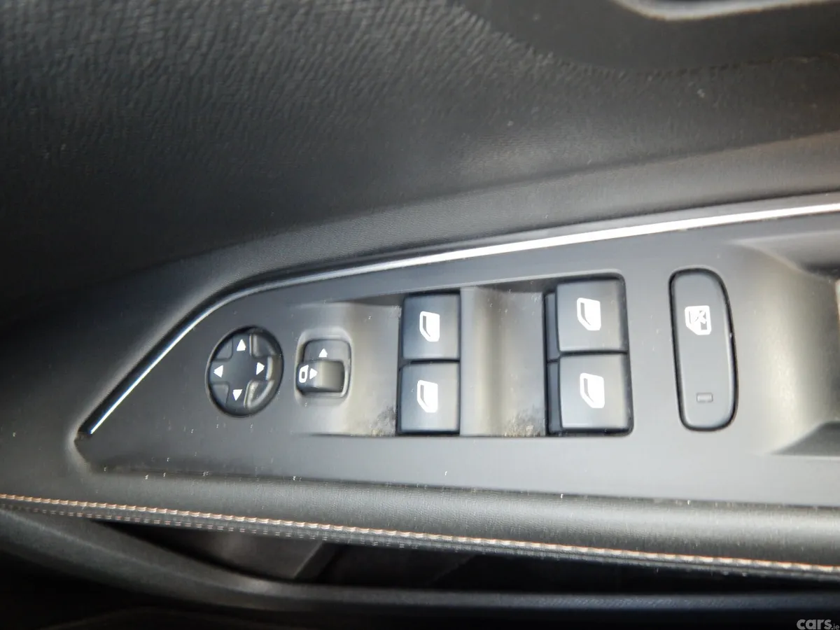 Peugeot 5008 MPV, Diesel, 2019, White