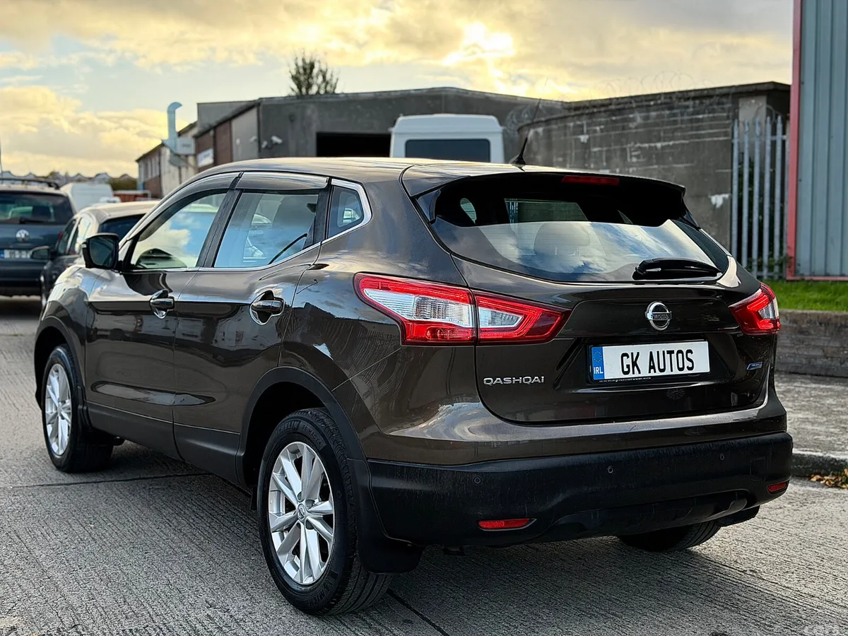 Nissan Qashqai Hatchback, Diesel, 2015, Brown