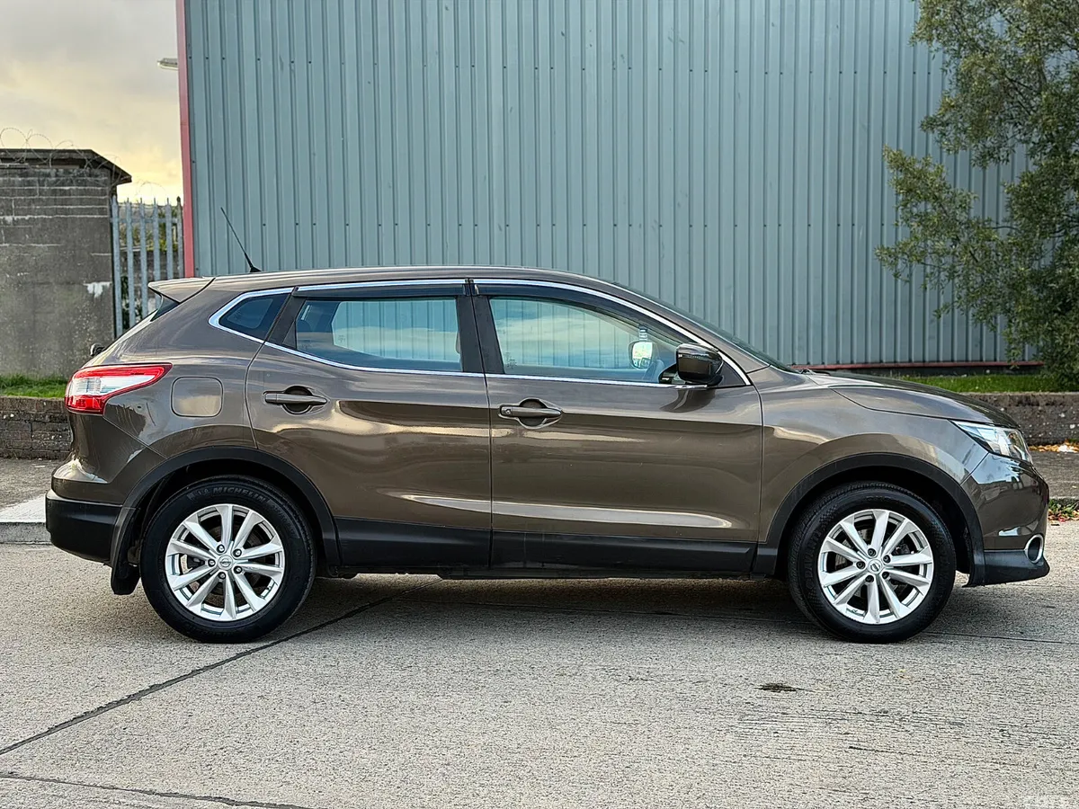 Nissan Qashqai Hatchback, Diesel, 2015, Brown