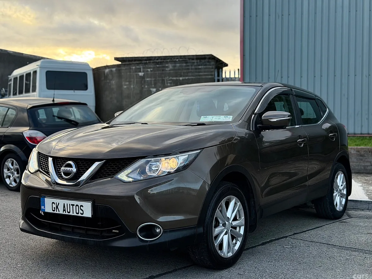 Nissan Qashqai Hatchback, Diesel, 2015, Brown