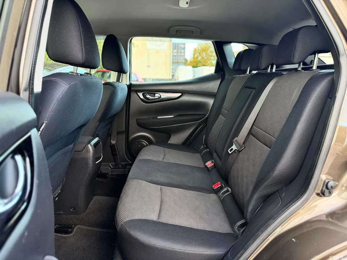 Nissan Qashqai Hatchback, Diesel, 2015, Brown