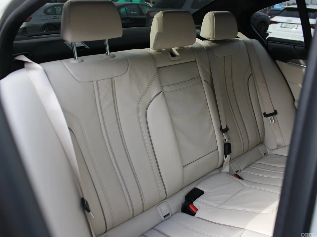BMW 5-Series Saloon, Petrol Plug-in Hybrid, 2019, White