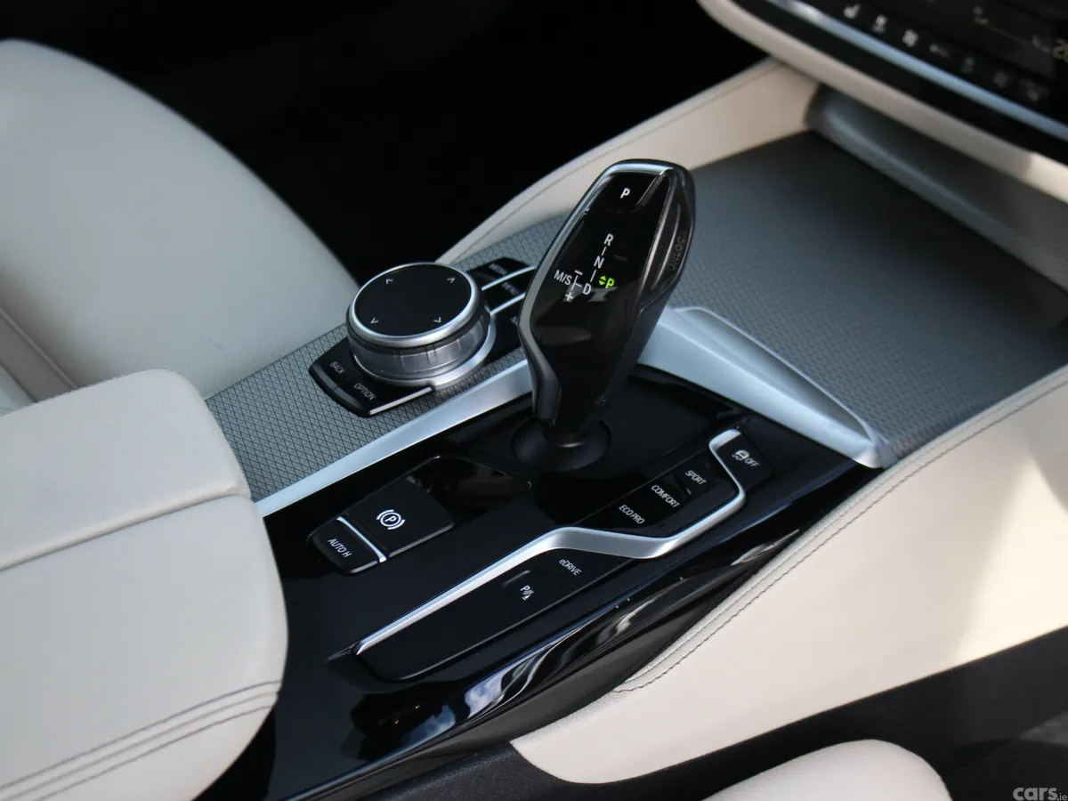 BMW 5-Series Saloon, Petrol Plug-in Hybrid, 2019, White
