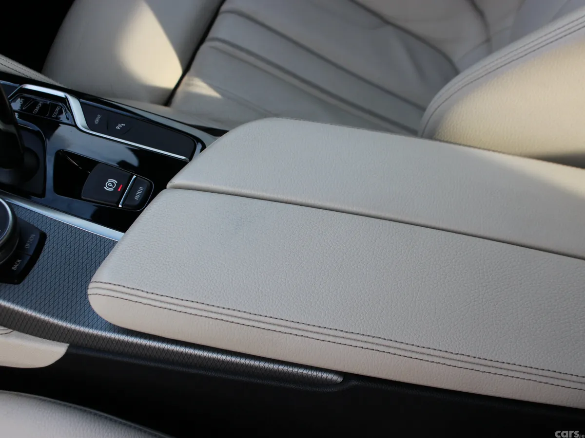 BMW 5-Series Saloon, Petrol Plug-in Hybrid, 2019, White