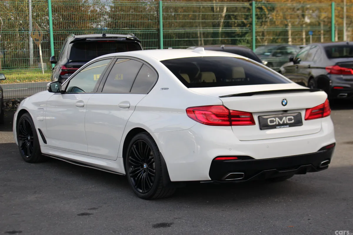 BMW 5-Series Saloon, Petrol Plug-in Hybrid, 2019, White