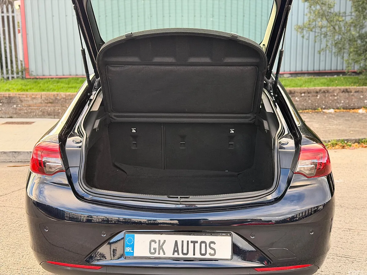 Opel Insignia Hatchback, Diesel, 2019, Blue