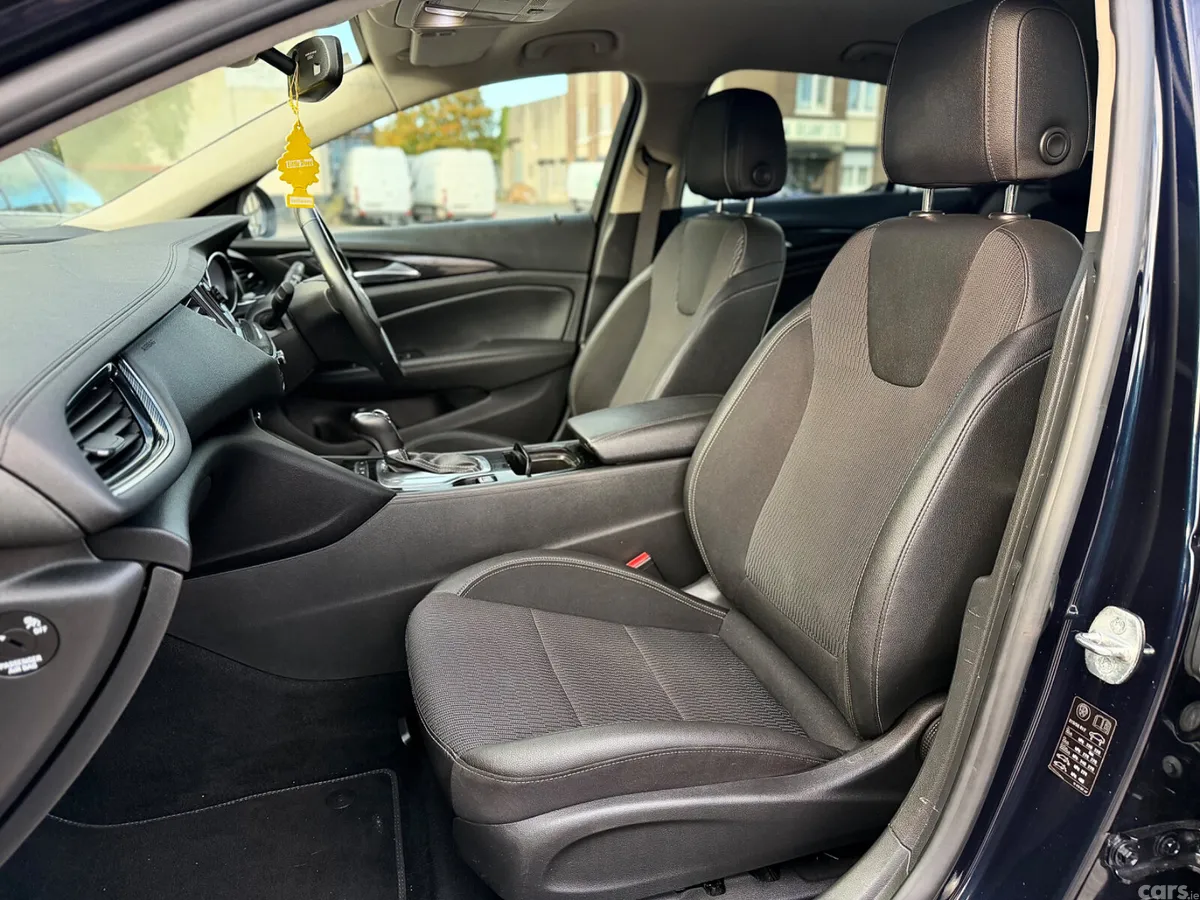 Opel Insignia Hatchback, Diesel, 2019, Blue