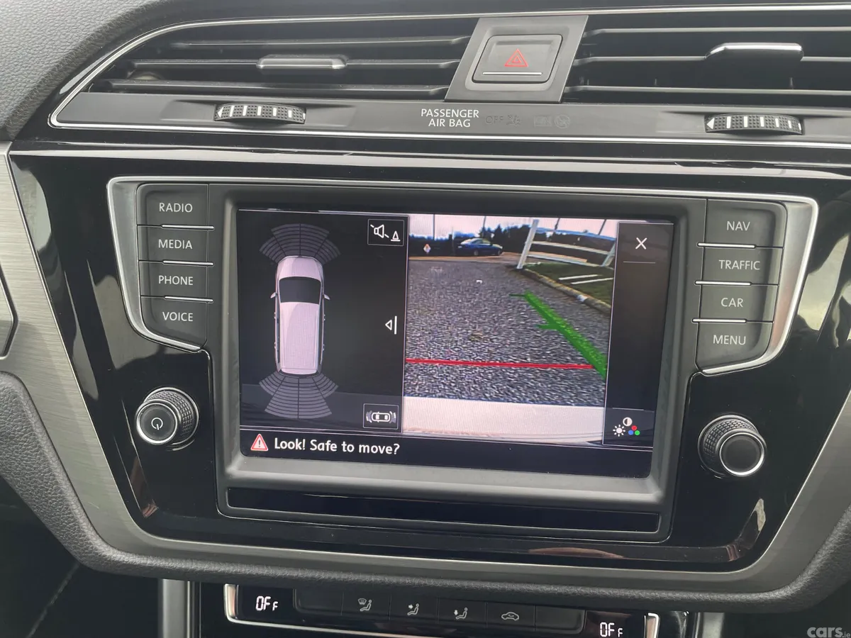 Volkswagen Touran MPV, Petrol, 2017, White