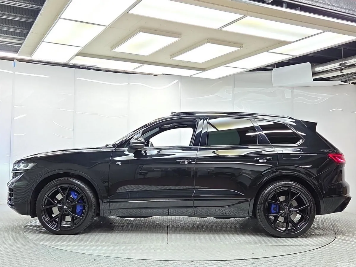 Volkswagen Touareg SUV, Petrol Plug-in Hybrid, 2026, Black