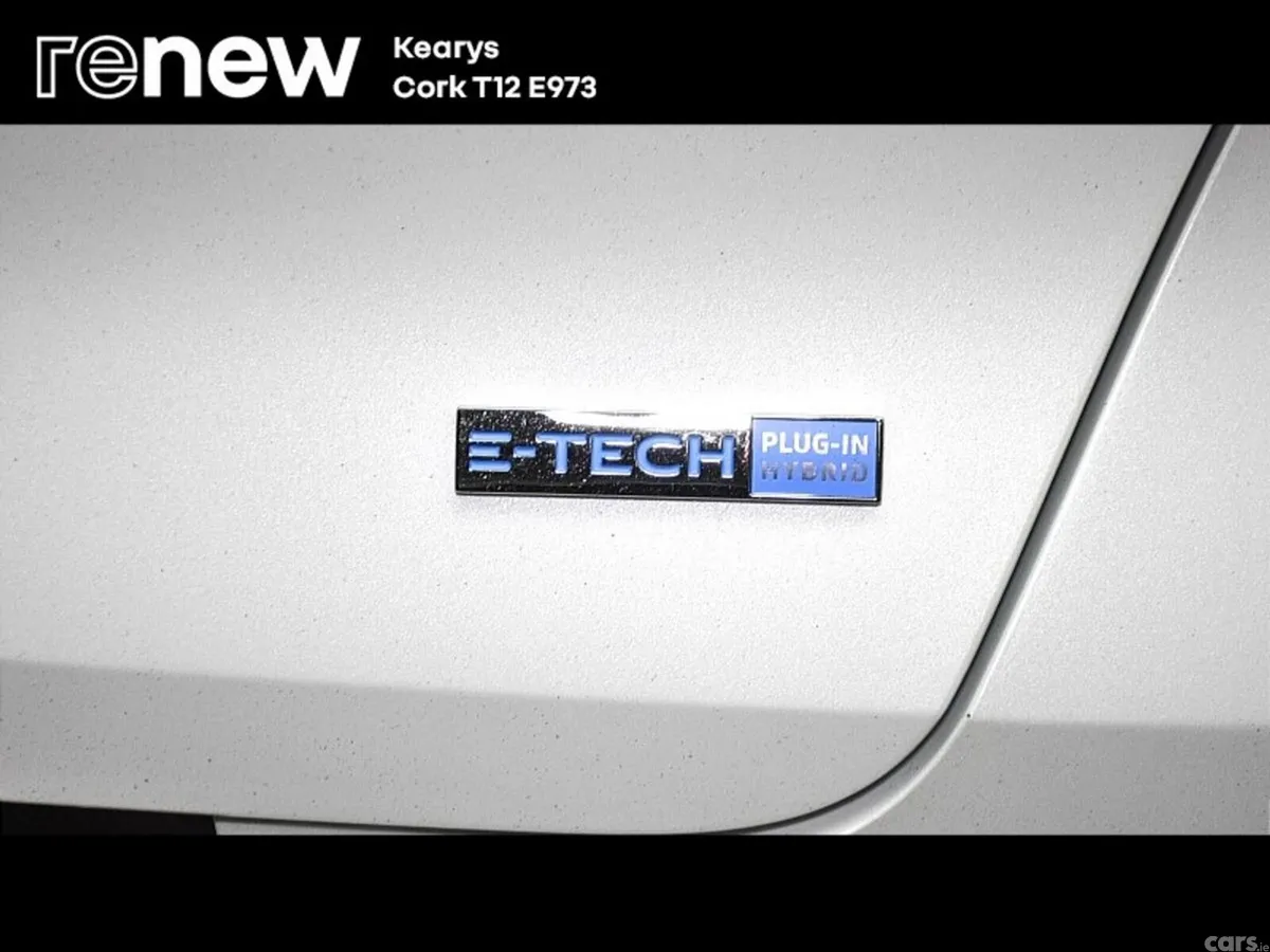 Renault Captur SUV, Petrol Plug-in Hybrid, 2023, White