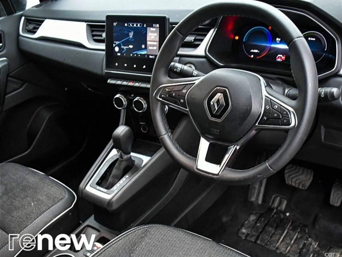 Renault Captur SUV, Petrol Plug-in Hybrid, 2023, White
