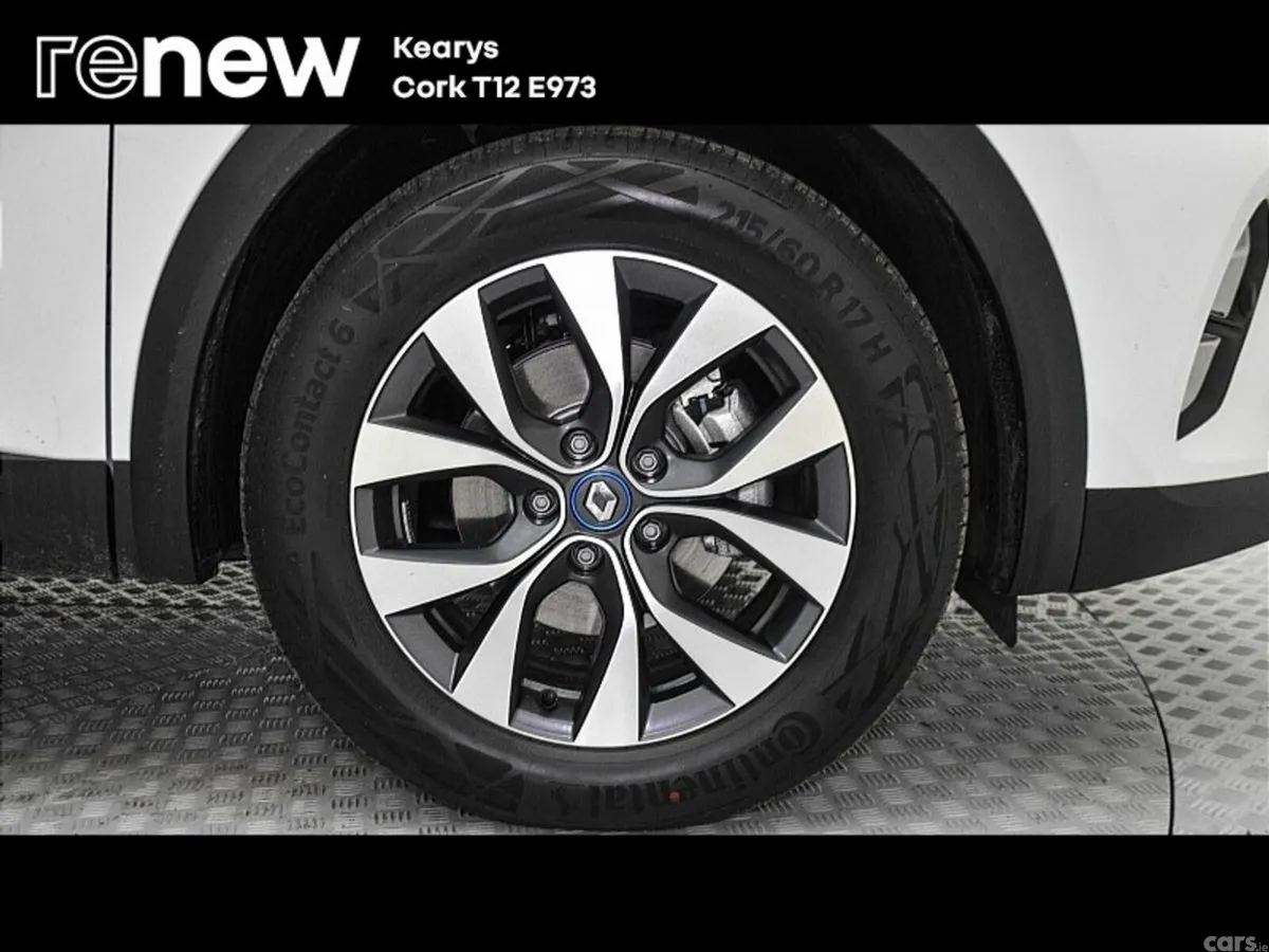Renault Captur SUV, Petrol Plug-in Hybrid, 2023, White
