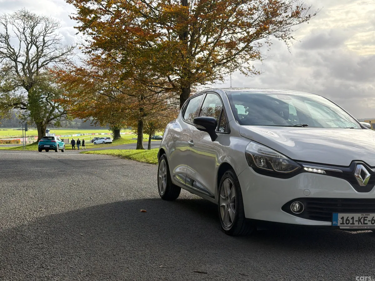 Renault Clio Hatchback, Petrol, 2016, White