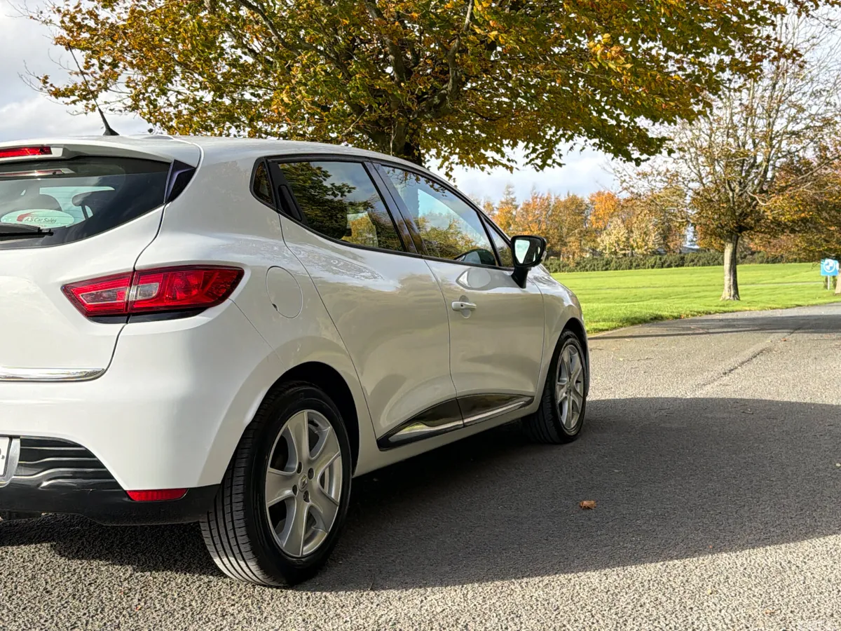Renault Clio Hatchback, Petrol, 2016, White