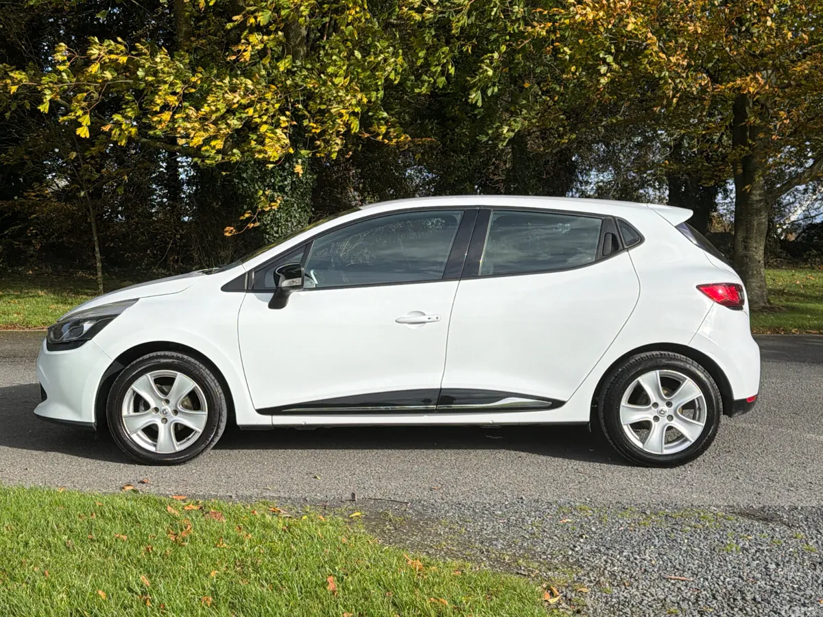 Renault Clio Hatchback, Petrol, 2016, White