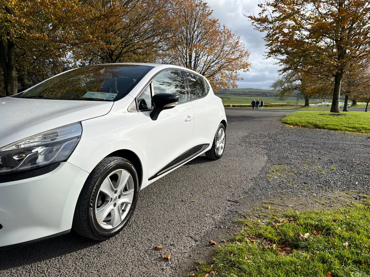 Renault Clio Hatchback, Petrol, 2016, White