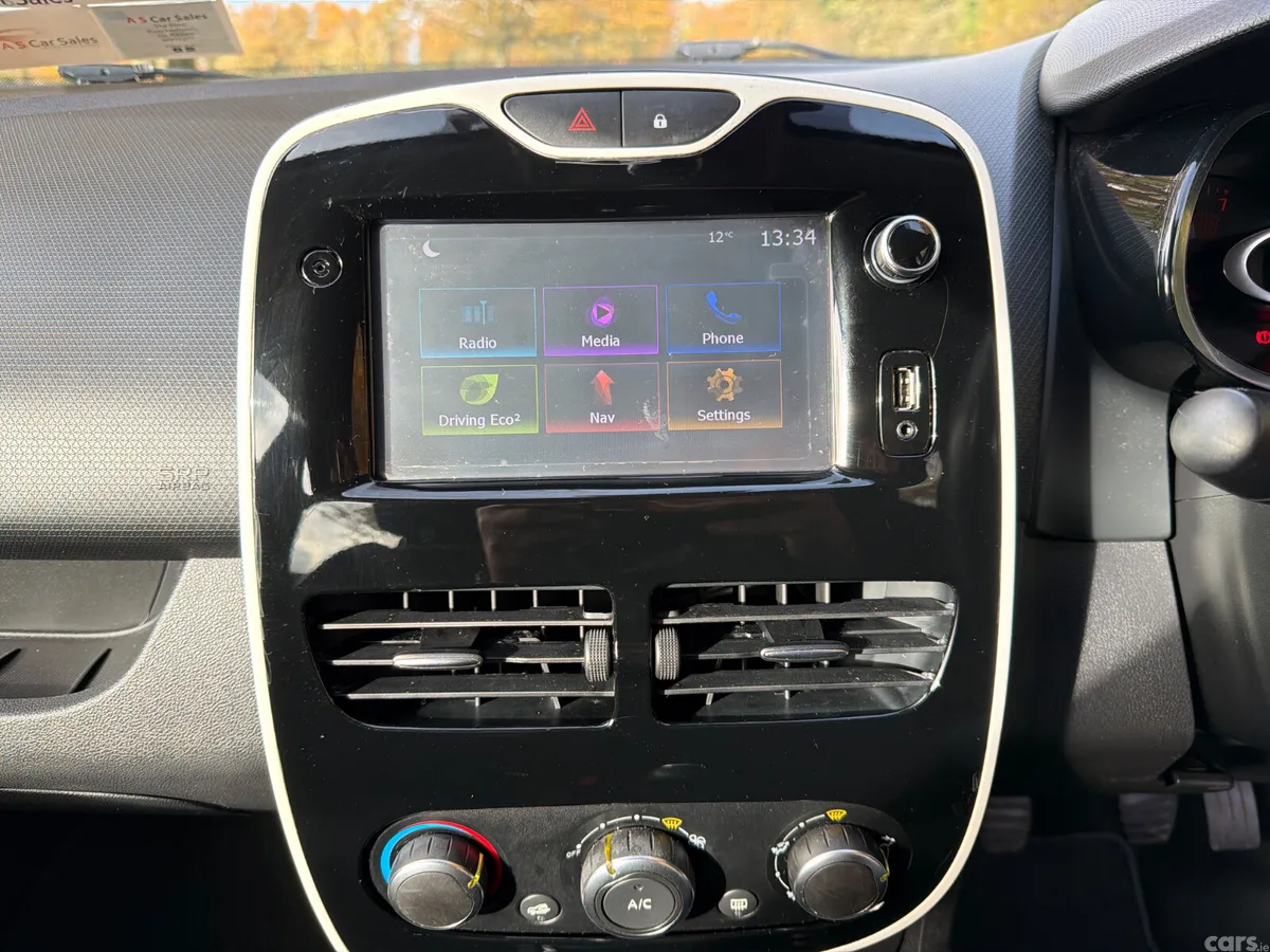 Renault Clio Hatchback, Petrol, 2016, White