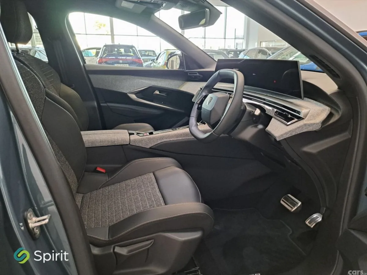 Peugeot 5008 MPV, Petrol Hybrid, 2026, Blue