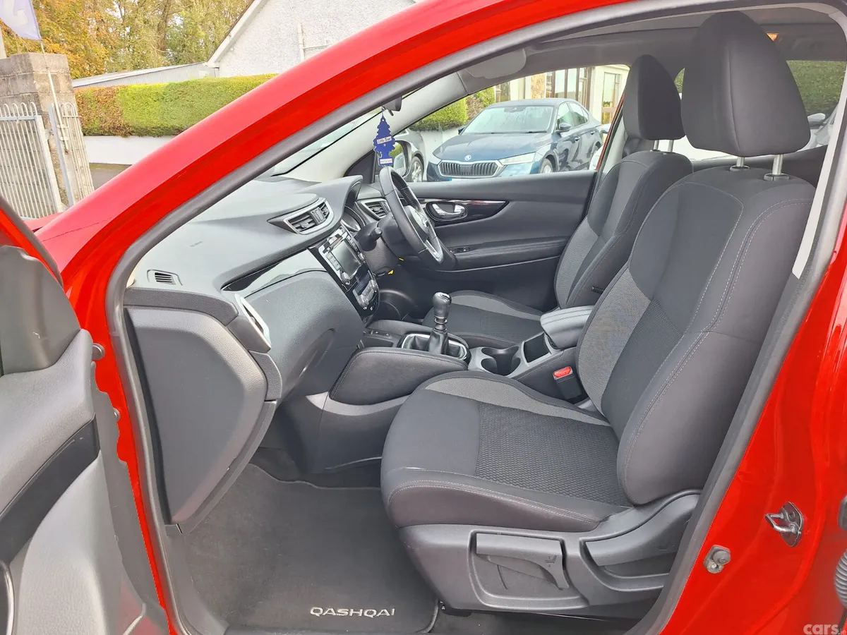 Nissan Qashqai MPV, Diesel, 2020, Red