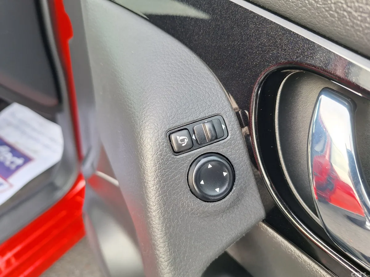 Nissan Qashqai MPV, Diesel, 2020, Red