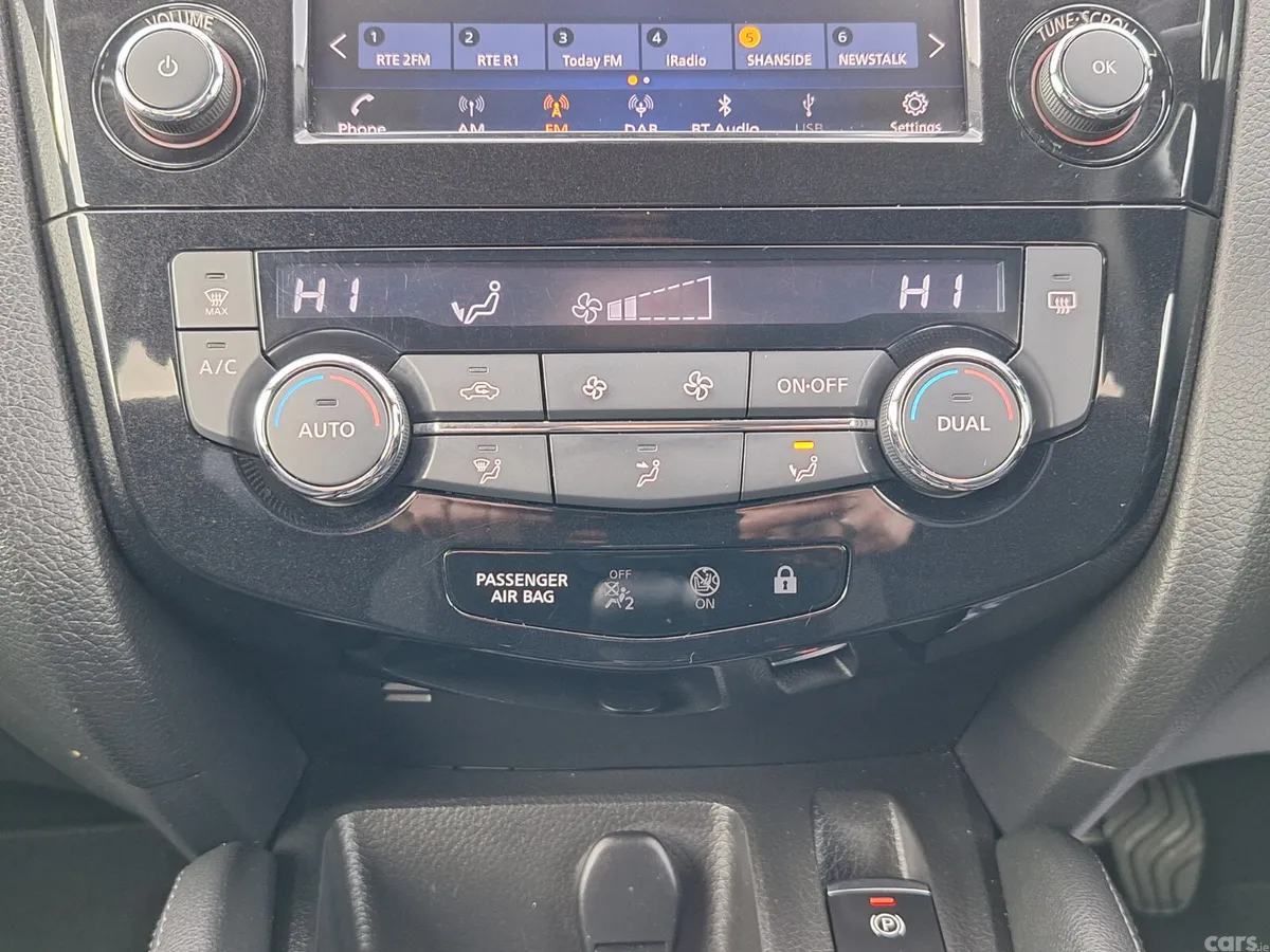 Nissan Qashqai MPV, Diesel, 2020, Red