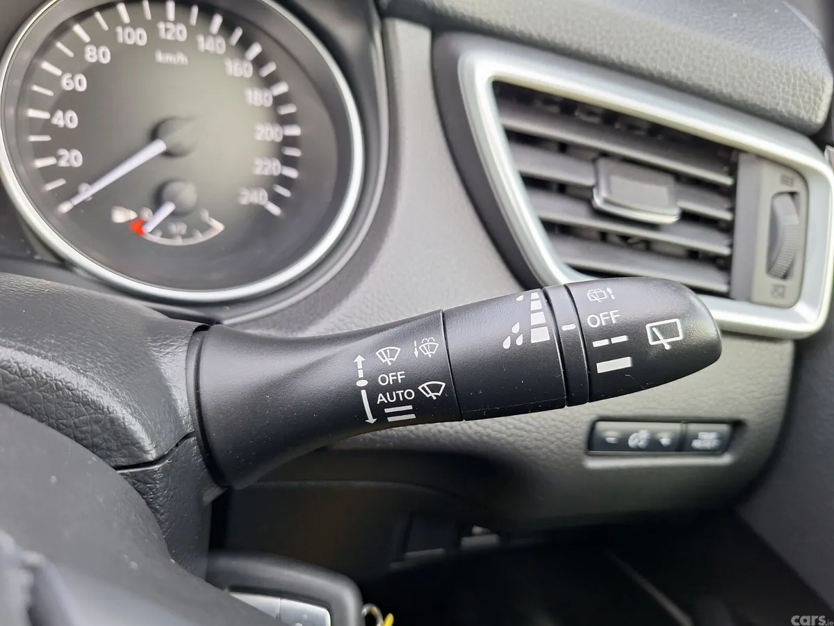 Nissan Qashqai MPV, Diesel, 2020, Red