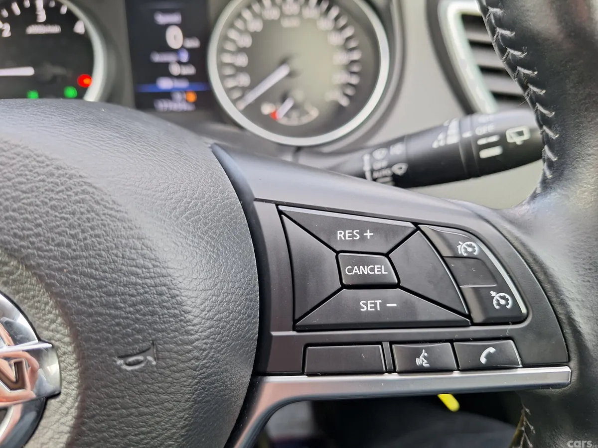 Nissan Qashqai MPV, Diesel, 2020, Red