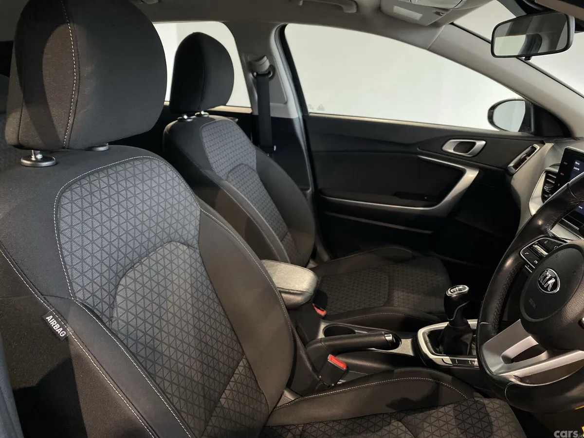 Kia Ceed Hatchback, Diesel Hybrid, 2021, Black