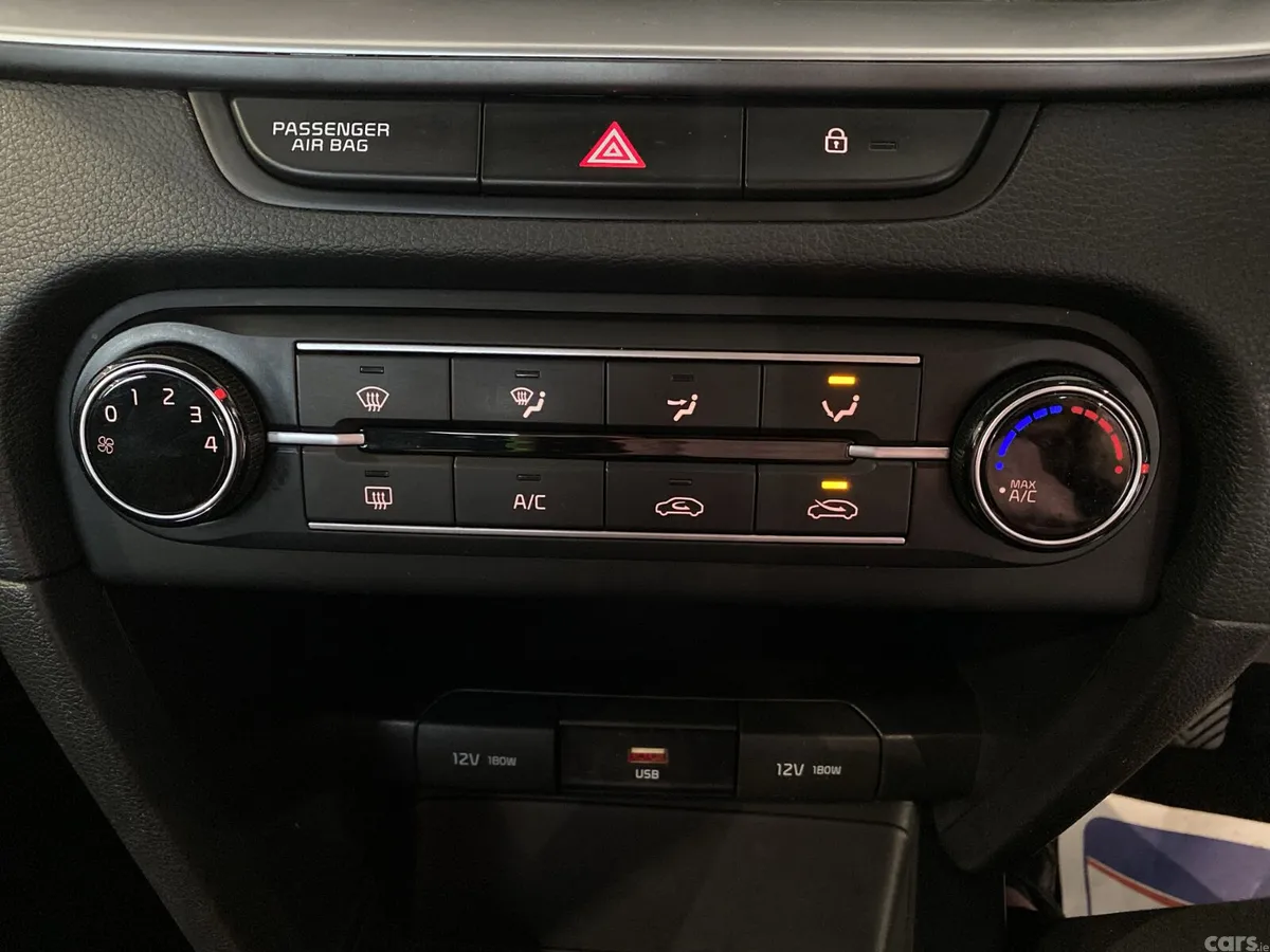 Kia Ceed Hatchback, Diesel Hybrid, 2021, Black