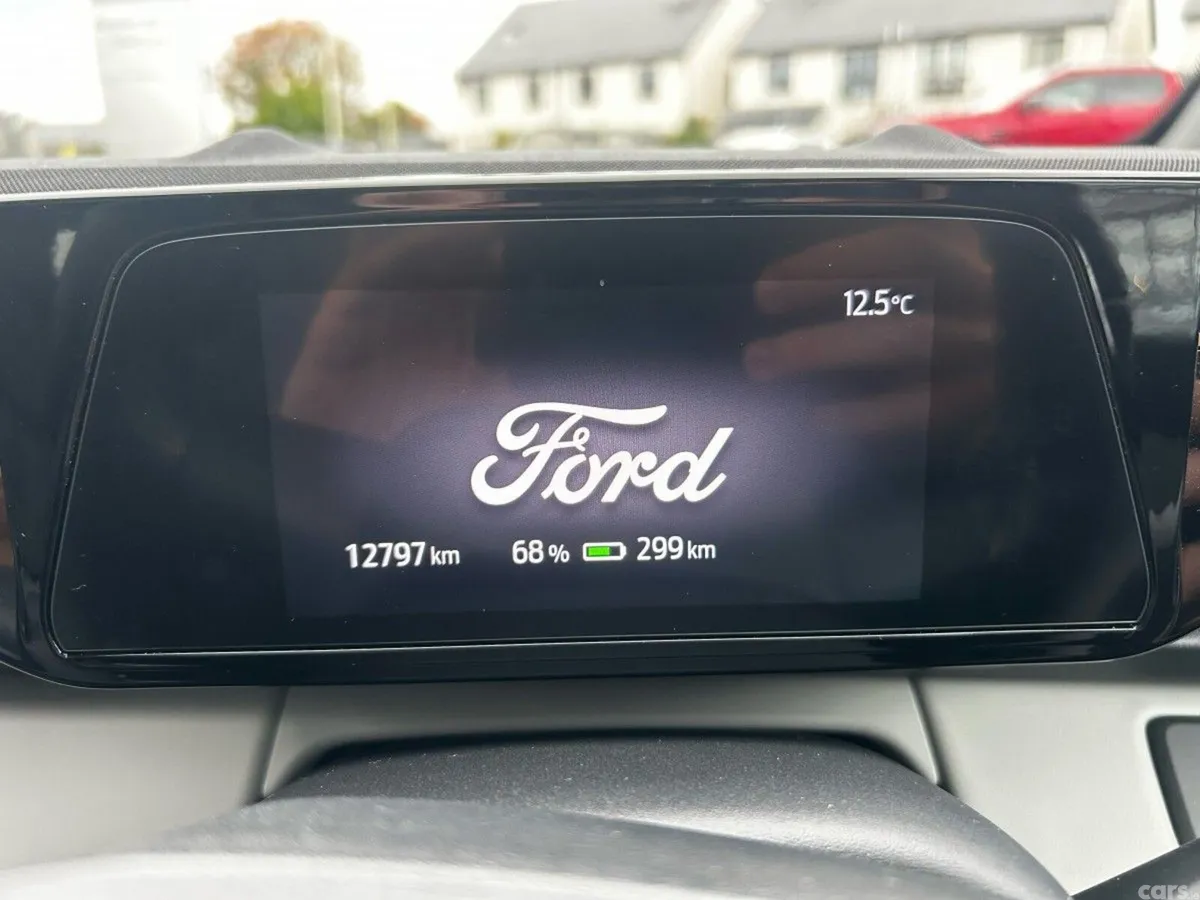 Ford Explorer MPV, Electric, 2026, Red