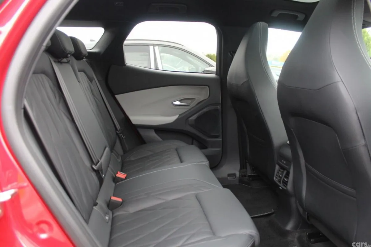 Ford Explorer MPV, Electric, 2026, Red