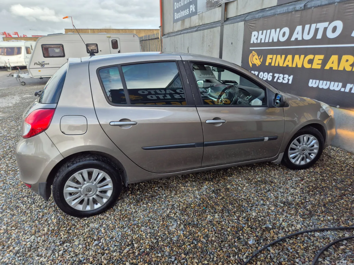 Renault Clio Hatchback, Petrol, 2011, Gold
