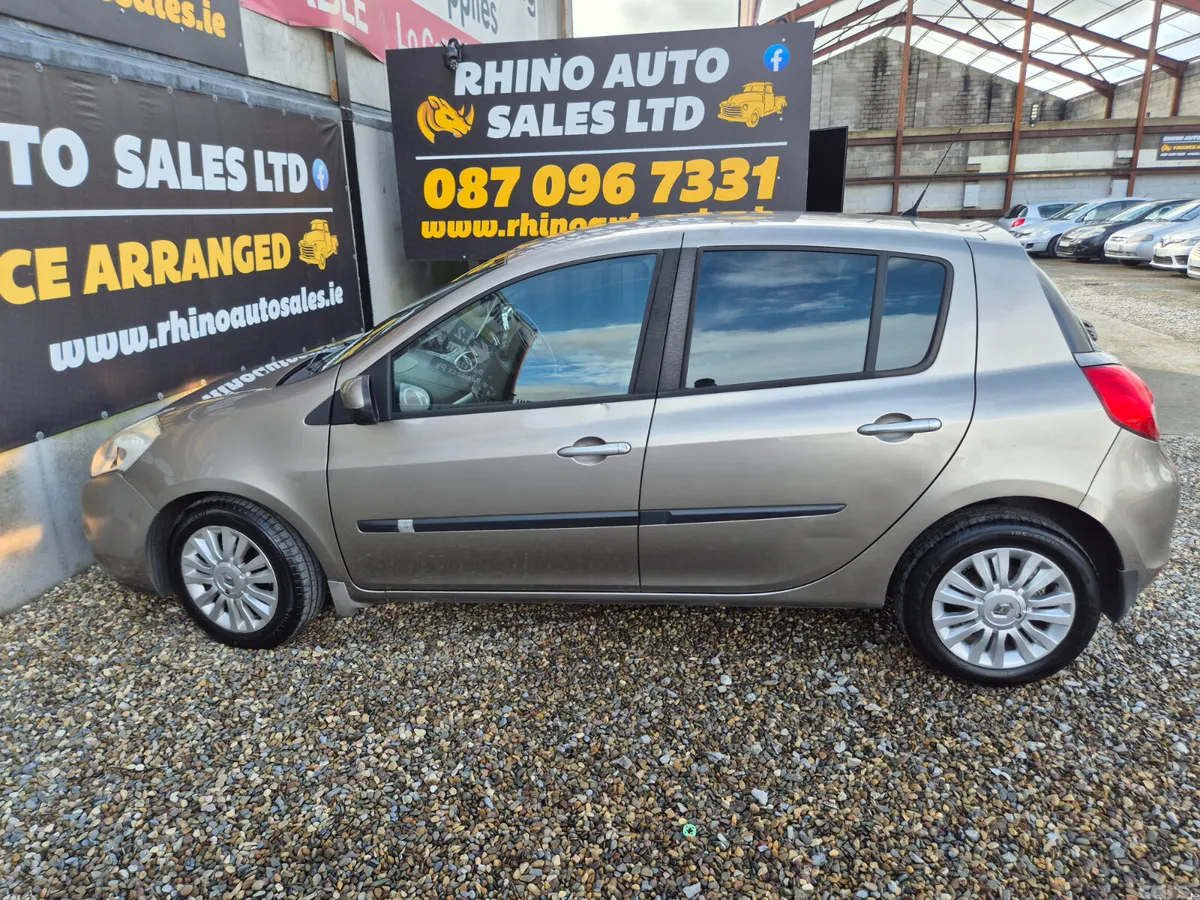 Renault Clio Hatchback, Petrol, 2011, Gold