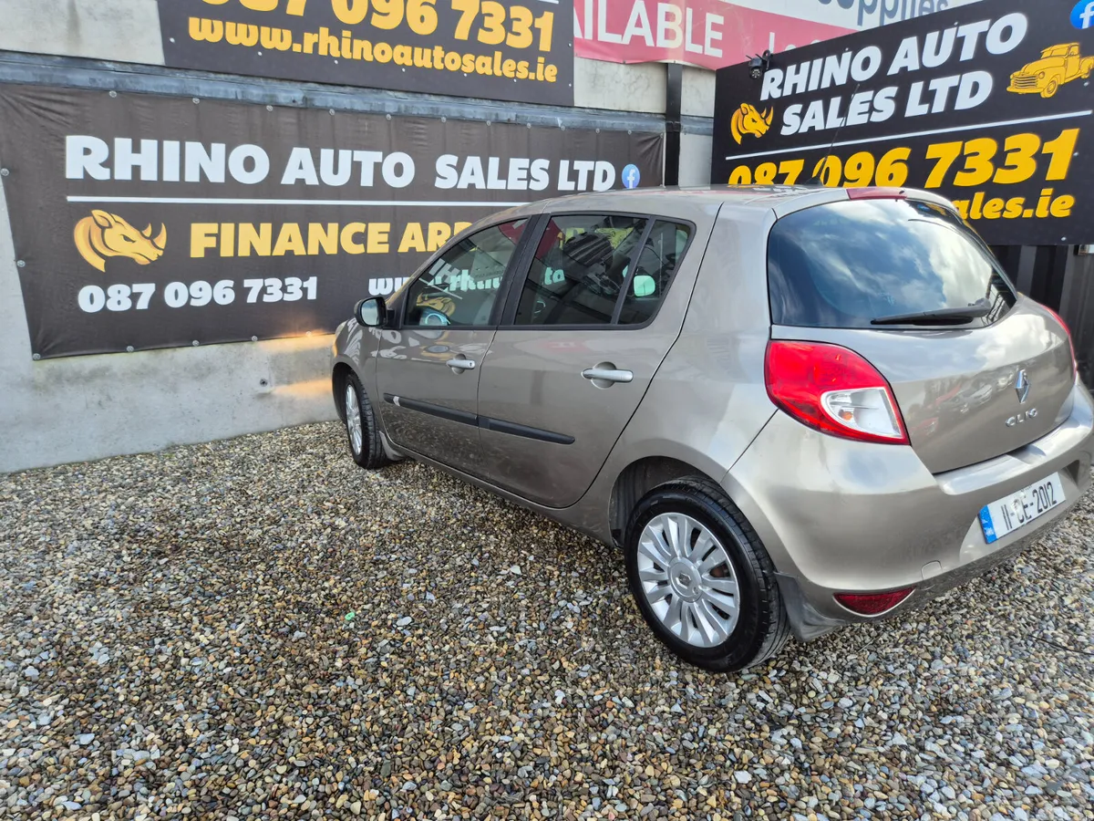 Renault Clio Hatchback, Petrol, 2011, Gold