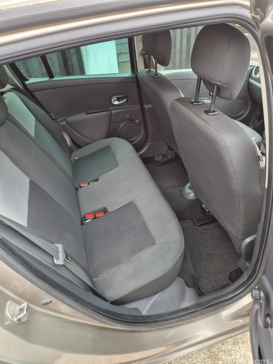 Renault Clio Hatchback, Petrol, 2011, Gold