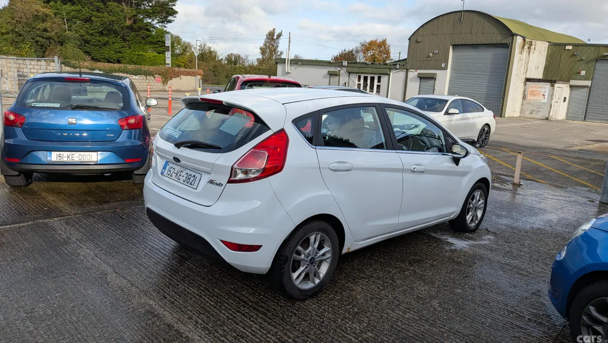 Ford Fiesta Hatchback, Petrol, 2015, White