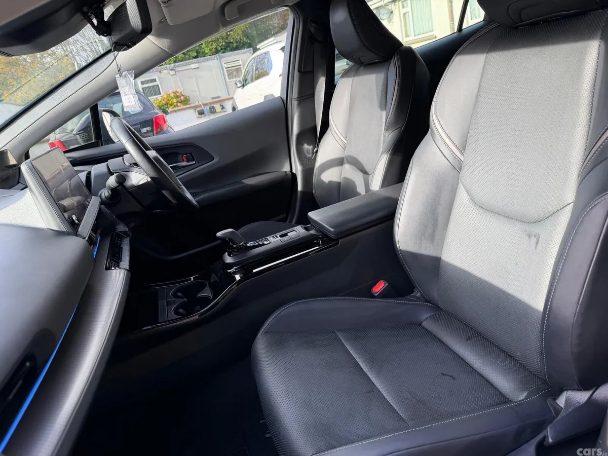 Toyota Prius Saloon, Petrol Hybrid, 2023, Blue