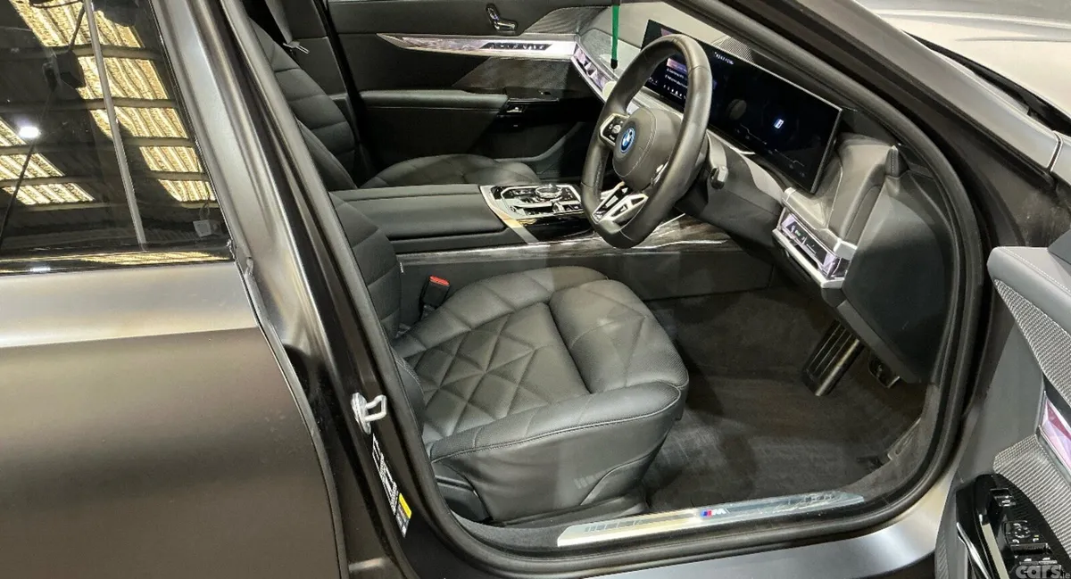BMW i7 Saloon, Electric, 2024, Grey