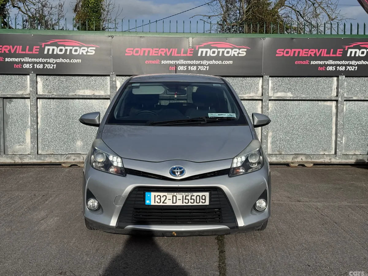 Toyota Yaris Hatchback, Petrol Hybrid, 2013, Silver