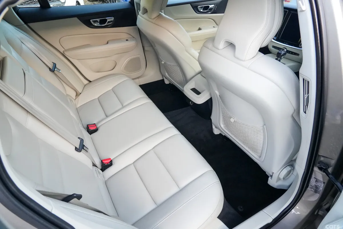 Volvo V60 Estate, Diesel, 2018, Grey