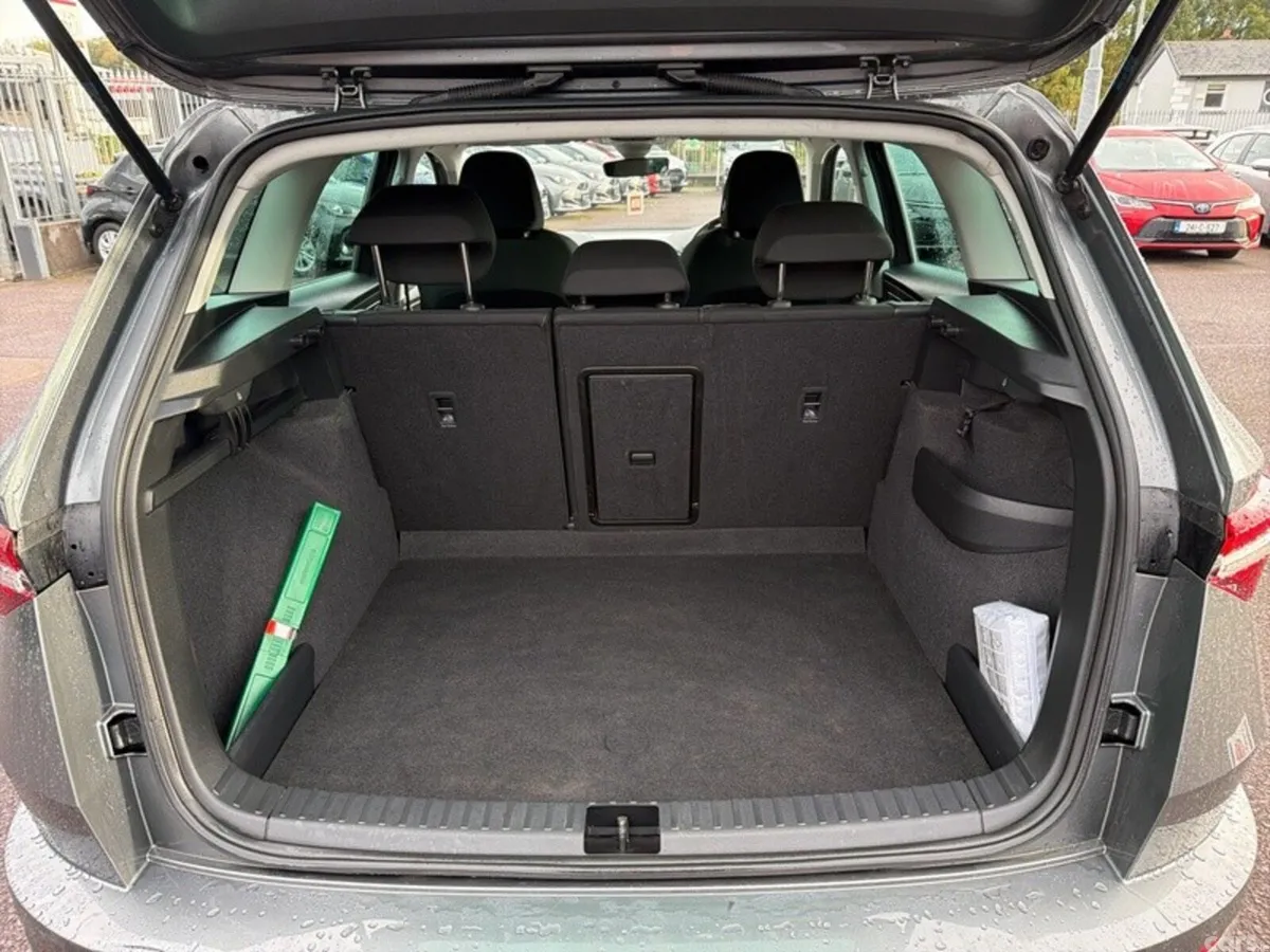 Skoda Karoq Estate, Diesel, 2023, Grey