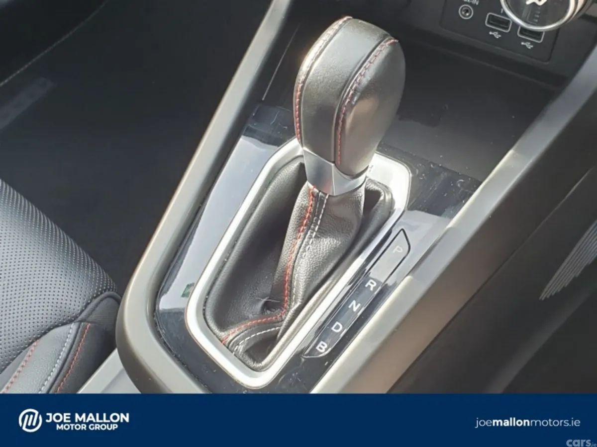 Renault Arkana Hatchback, Petrol, 2022, Red