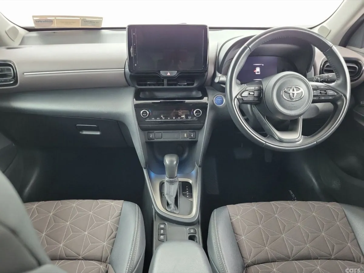 Toyota Yaris Cross Hatchback, Petrol Hybrid, 2021, Red