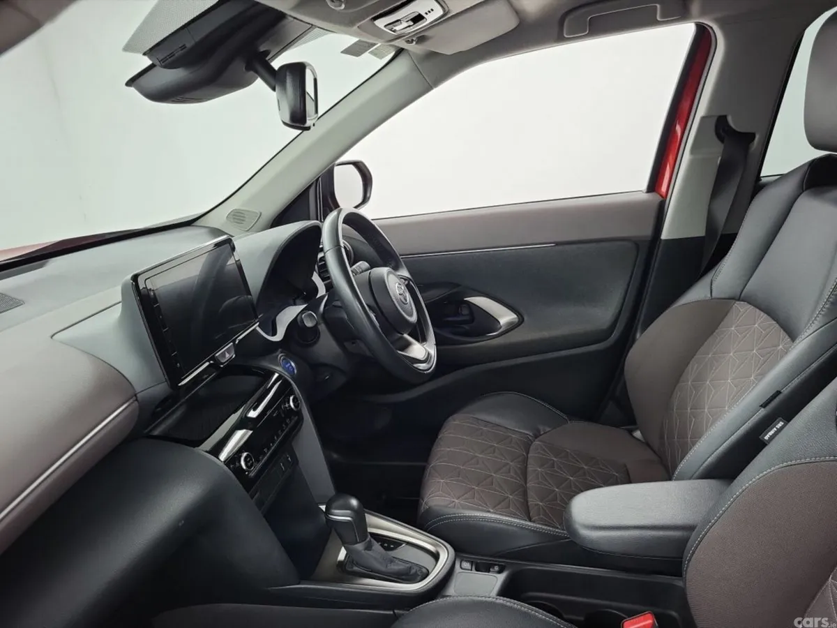 Toyota Yaris Cross Hatchback, Petrol Hybrid, 2021, Red