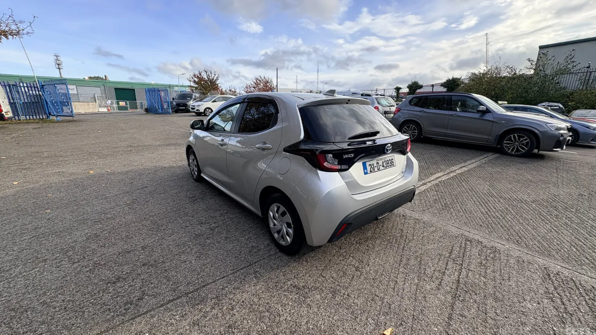 Toyota Yaris Hatchback, Petrol Hybrid, 2021, Silver