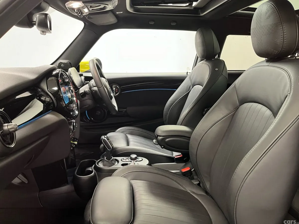 Mini Cooper Hatchback, Electric, 2023, Blue