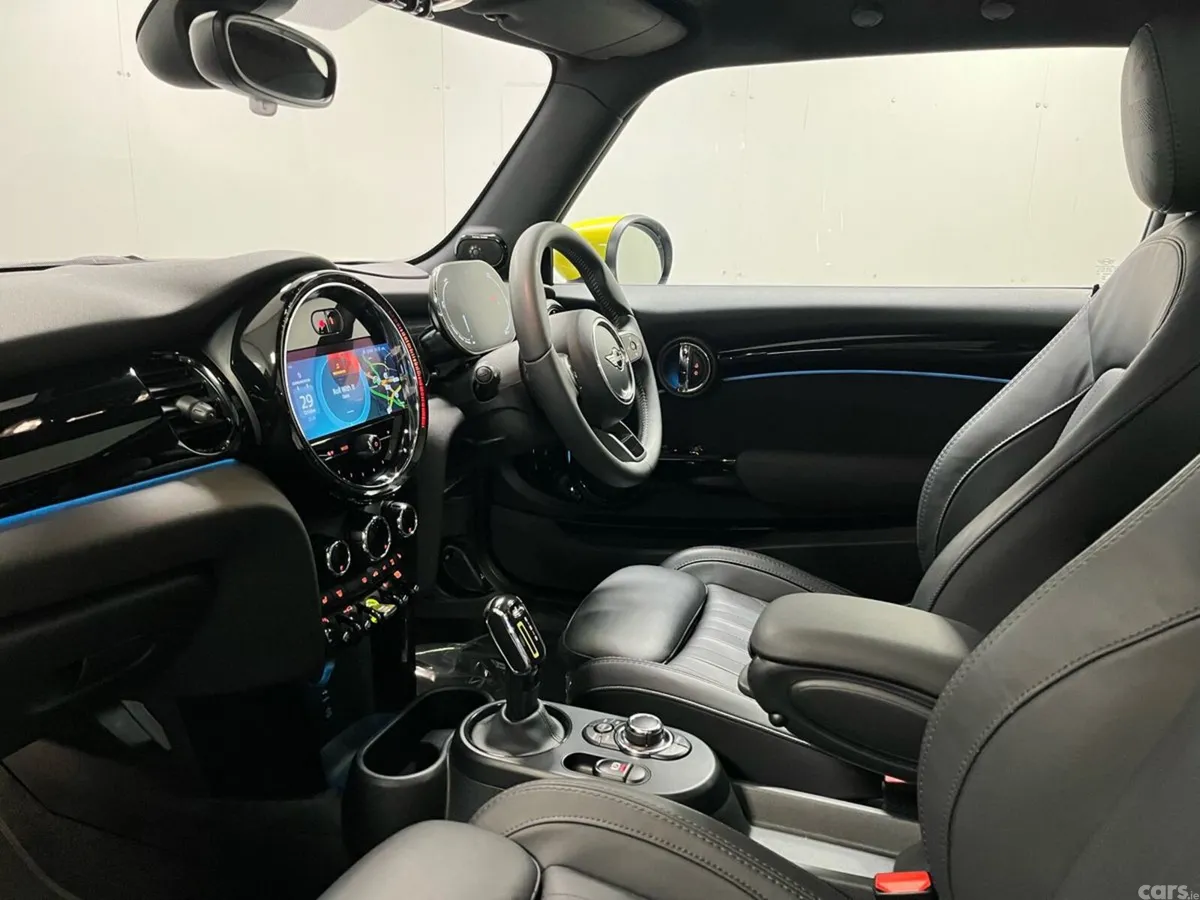 Mini Cooper Hatchback, Electric, 2023, Blue